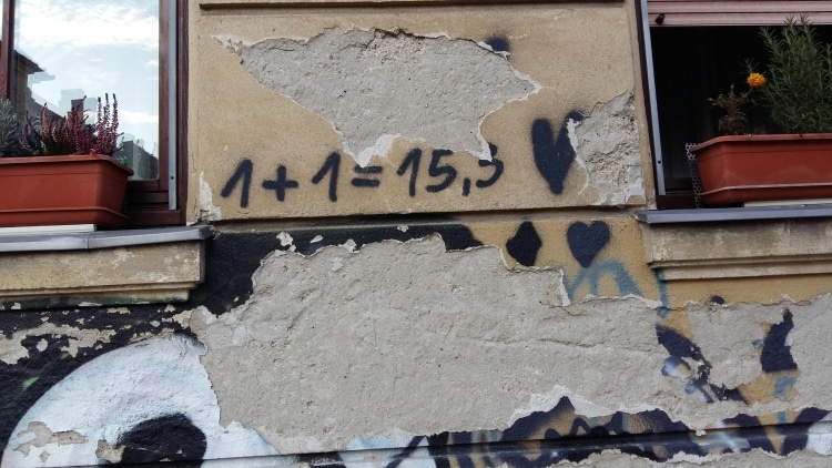 Das namensgebende Graffiti von 1+1=15,3 piano soli