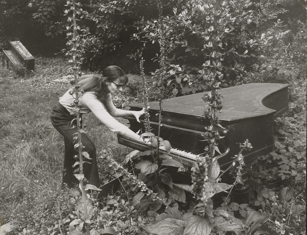 Annea Lockwood: Piano Garden um 1970
