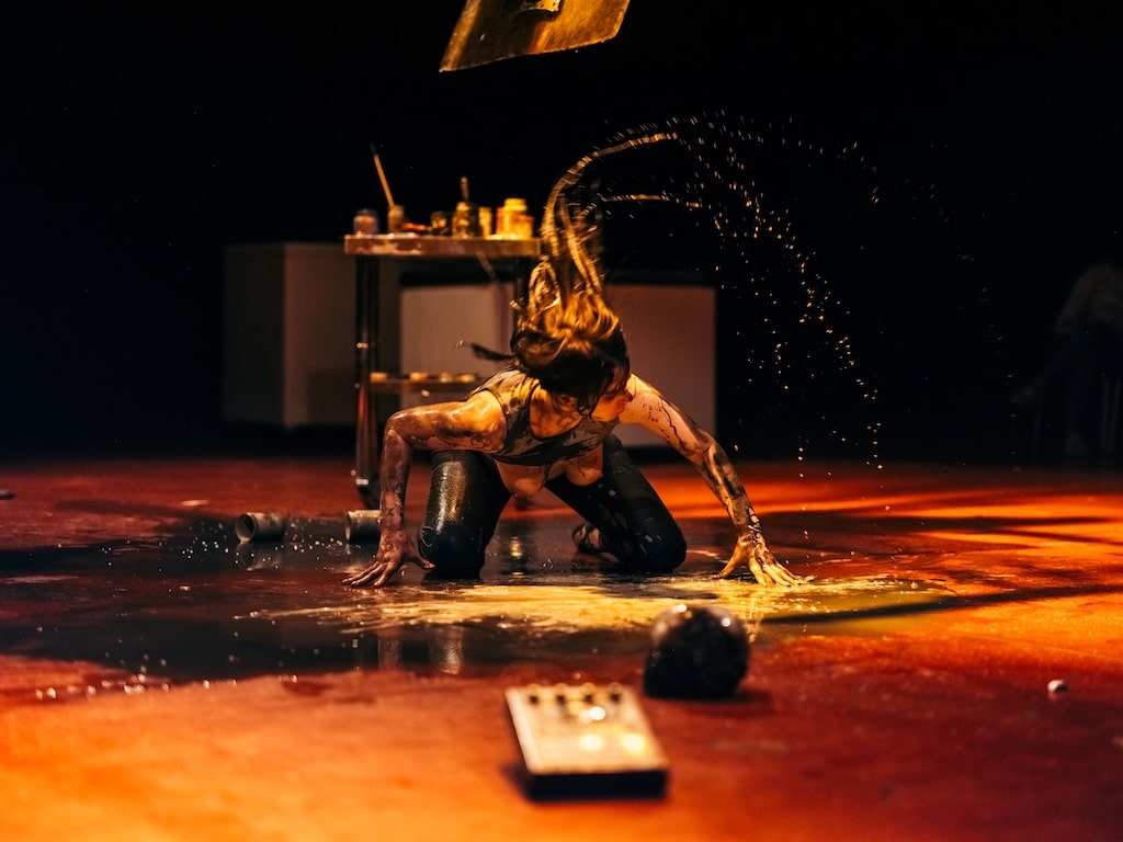 Netti Nüganen: "Ash Horizon Riding A House" bei ImPulsTanz