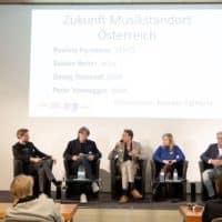 Bzzzz - die Musikkonferenz der österreichischen Musikwirtschaft / v.l.n.r.: Hannes Tschürtz (IFPI), Georg Tomandl (OMF), Franz Hergovich (Austrian Music Export), Paulina Parvanov (VTMÖ), Peter Viewegger (AKM)
