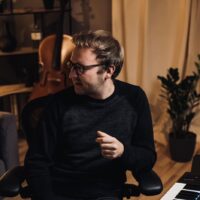 Bild Christian Heschl im Studio