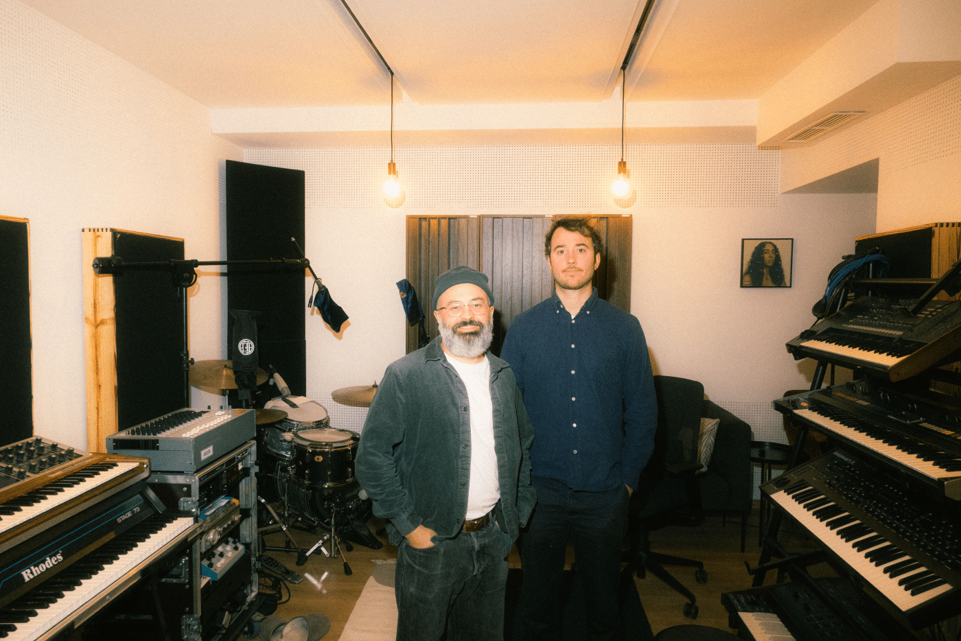 Bild der beiden Produzenten Christoph Ertl & Vincenz Eder in den Fiakka Studios