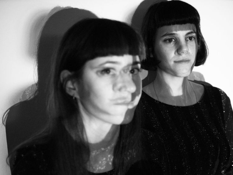 Bild Cousines like shit