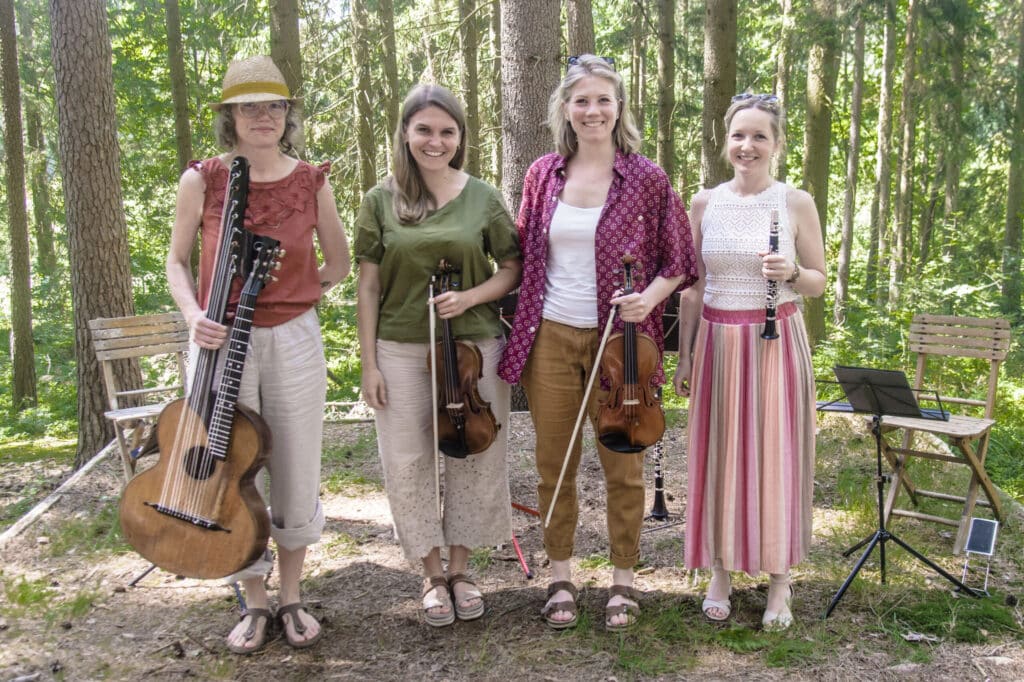 Bild der Divinerinnen im Quartett