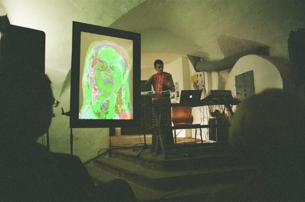 Bild Elisabeth Schimana, „Die Futuristin“, Schloss Lengenfeld 2005