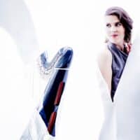 Elisabeth Plank an der Harfe