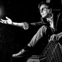 Bild des Zitherspielers Fabian Schumann