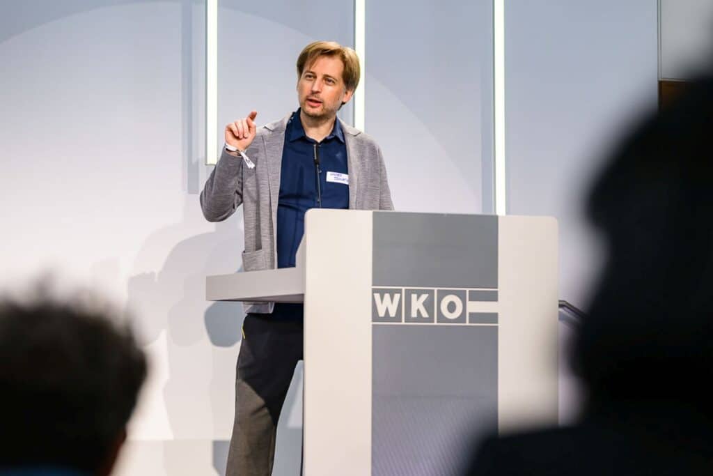 Bild von Hannes Tschürtz bei der Eröffnungsrede