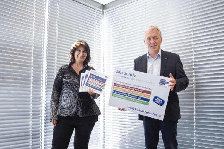 BILD zu OTS - Akademieleiterin Helga Steinacher und Kultur.Region.Niedersterreich-Geschftsfhrer Martin Lammerhuber prsentieren die neue Akademie der Kultur.Region.Niedersterreich.