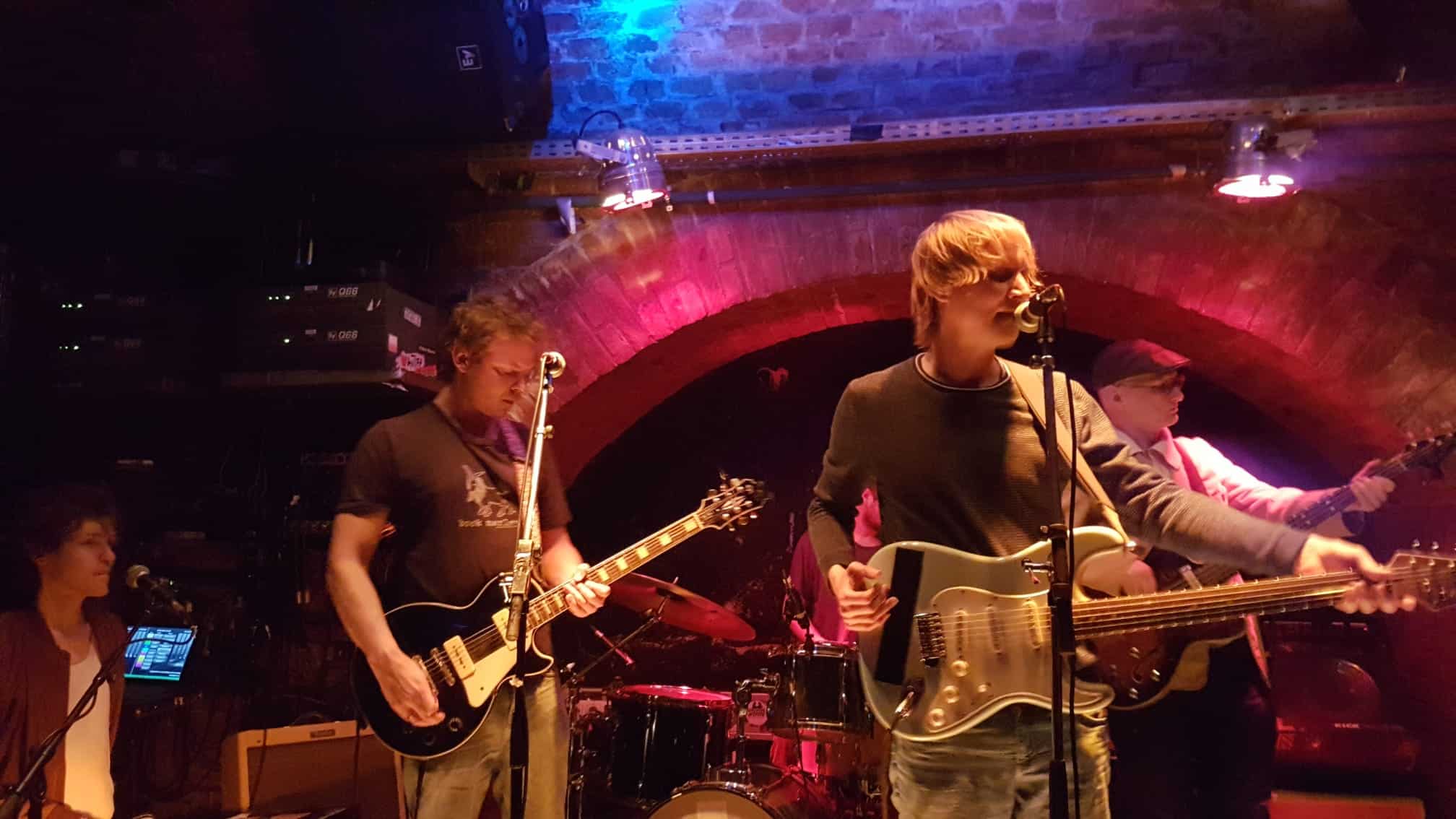 Die Band Die Faulen Kompromisse bei einem Live-Auftritt