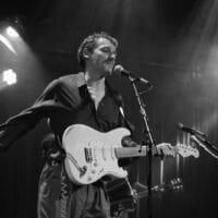 Bild des Liedermachers Jesse Grande live im Treibhaus