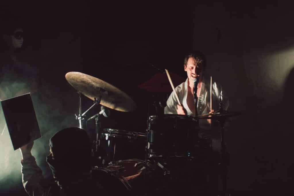 Bild von Jesse Grande am Schlagzeug