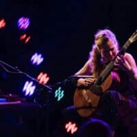 Bild der Gitarristin Julia Malischnig
