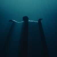 Ein Videostill aus dem Musikvideo "Afterglow" von Klangkarussell x GIVVEN, produziert von Rupert Höller