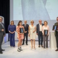 Von links nach rechts: Hermann Dikowitsch (Leiter der Gruppe Kunst und Kultur), Veronika Haslinger (Raiffeisen-Holding NÖ-Wien), Stephanie Chirila (Anerkennungspreisträgerin), Martin Lammerhuber (Kultur.Region.Niederösterreich GmbH), Landeshauptfrau Johanna Mikl-Leitner, Gustav und Ursula Seemann (Anerkennungspreisträger) und Franz Huber (Würdigungspreisträger) (c) NLK Schaler