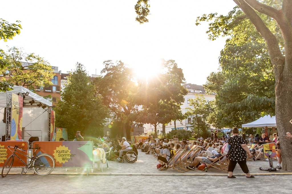 Kultursommer Wien im Reithofferpark im 15. Bezirk: Gawdesque, Iris, Tay, Yielu, Kweku, Munira