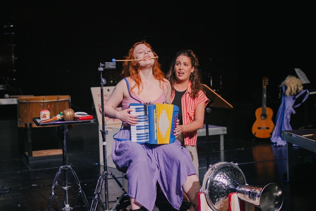 Die kommende NOW Hotspot Produktion "Les Deux", die von 20. bis 23. Mai 2026 an vier verschiedenen Spielorten zu sehen ist