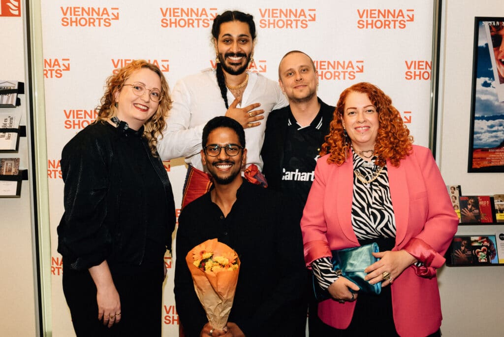 v.l.n.r. Christina Eckerstorfer KVSAL, Kevin Thaliyath (Preisträger), Joel Karppanen, Jasmin Hagendorfer beim gemeinsamen Foto