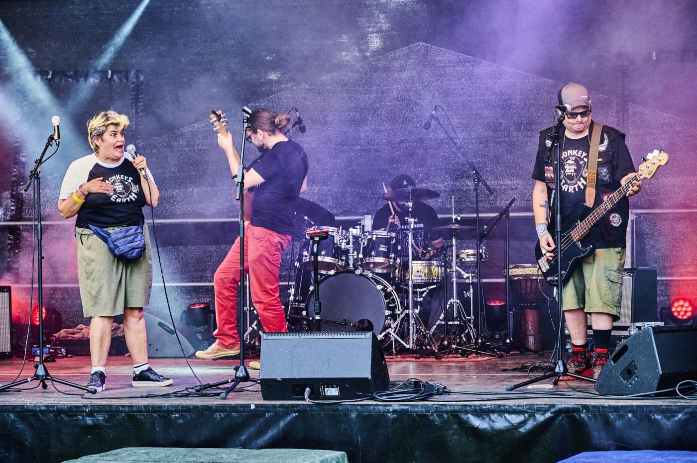 Bild der Band Monkeys of Earth auf der Bühne