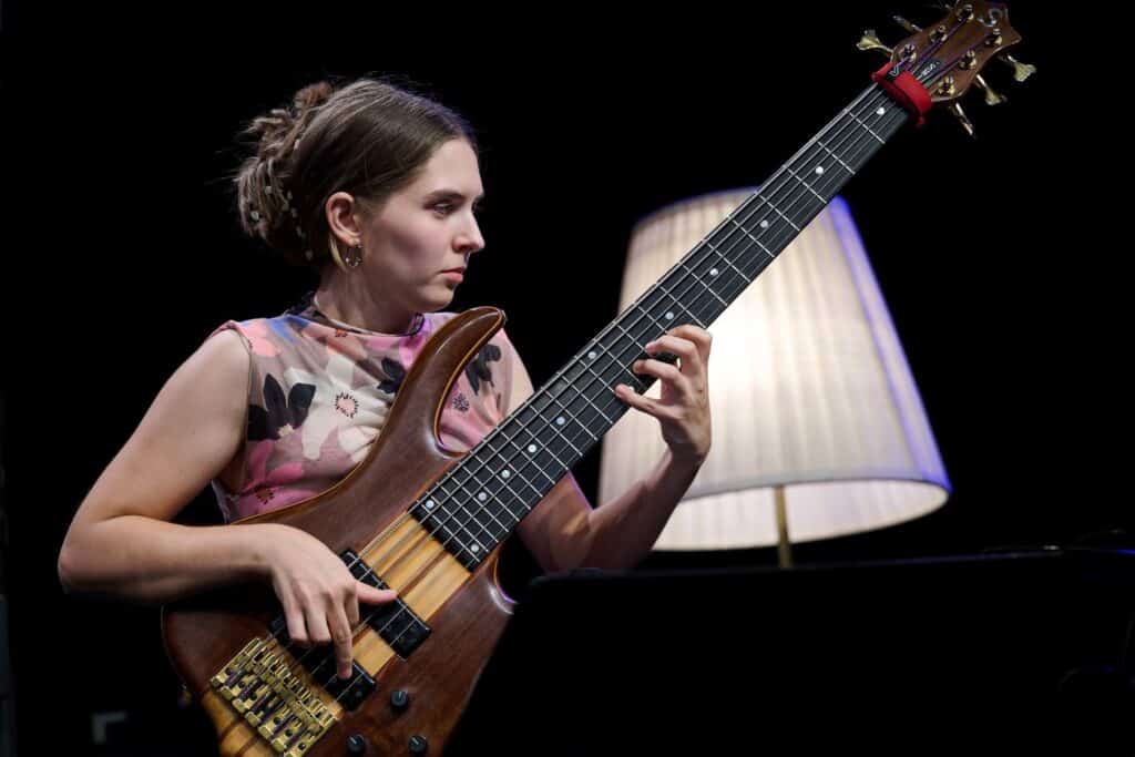 Bild der Musikerin Nina Feldgrill