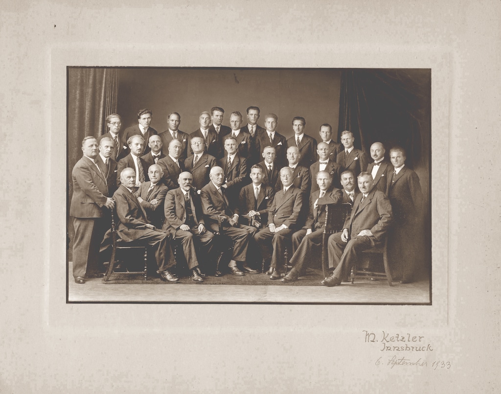 Das städtische Orchester mit seinem Gründer Martin Spörr (vorne Mitte) am 6. September 1933. Die Aufnahme stammt aus der Familie von Martin Spörr.