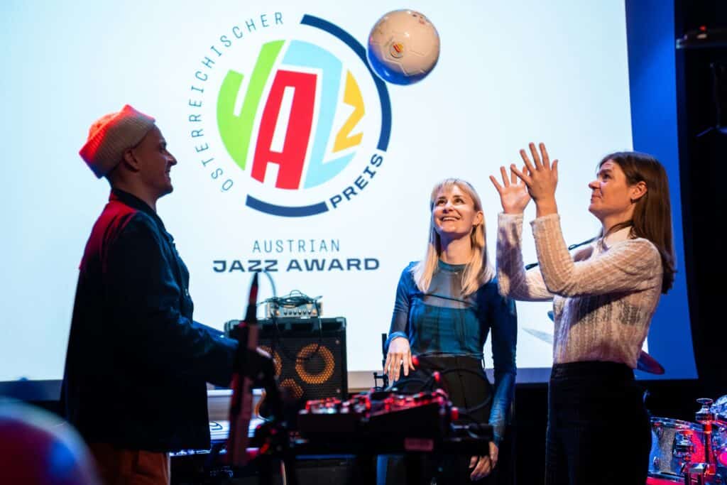 Bild Österreichischer Jazzpreis: Vincent Pongracz, Yvonne Moriel, Beate Wiesinger (c) Georg Cizek Graf