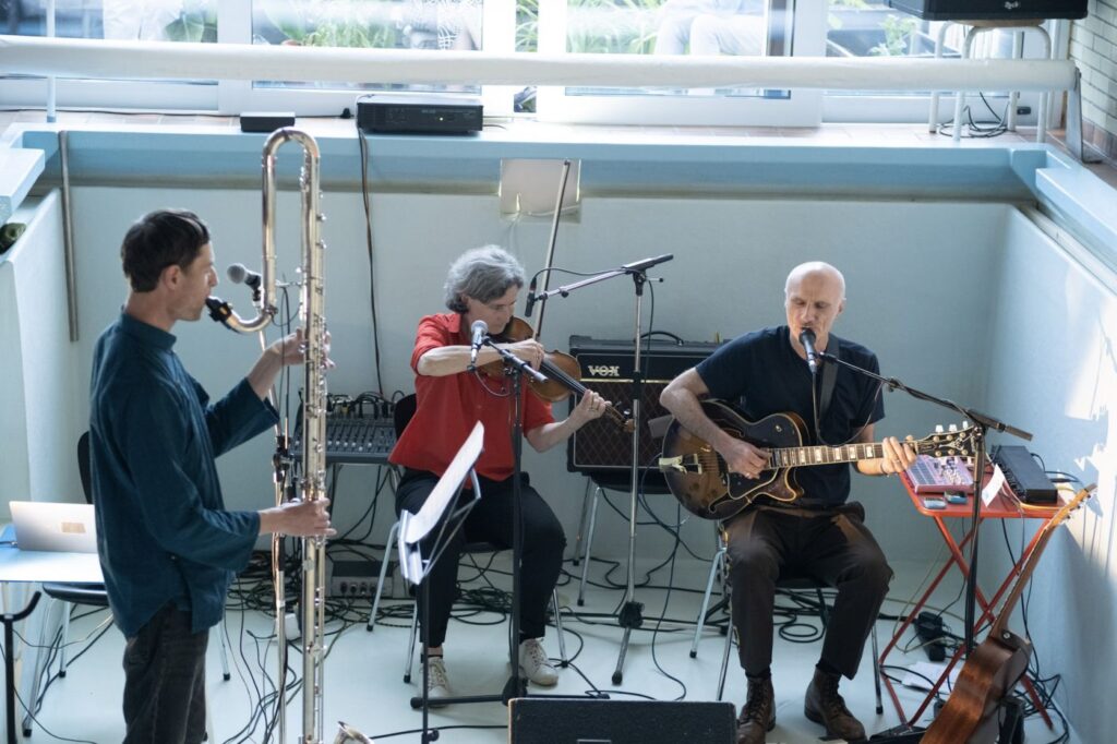 Bild des Trios Peripherie