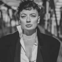 Bild der Musikerin und Sängerin Phoebe Violet