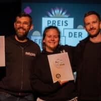 Bild Preisträgerinnen 4lthangrund (in der Mitte) und Venster99