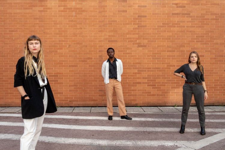 Bild QM&A On Stage-Initiatorinnen Justina Speirokaite, Mwita Mataro und Smaranda Krings