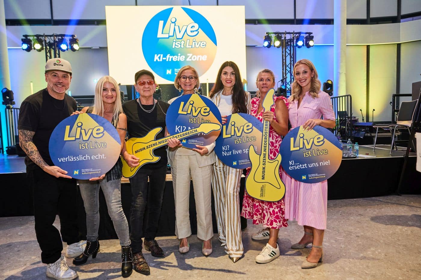 Bild mit Tom Eder, Astrid Wirtenberger, Erich Buchebner, Landeshauptfrau Johanna Mikl-Leitner, Monika Ballwein, Birgit Denk, Anna Rosa Döller