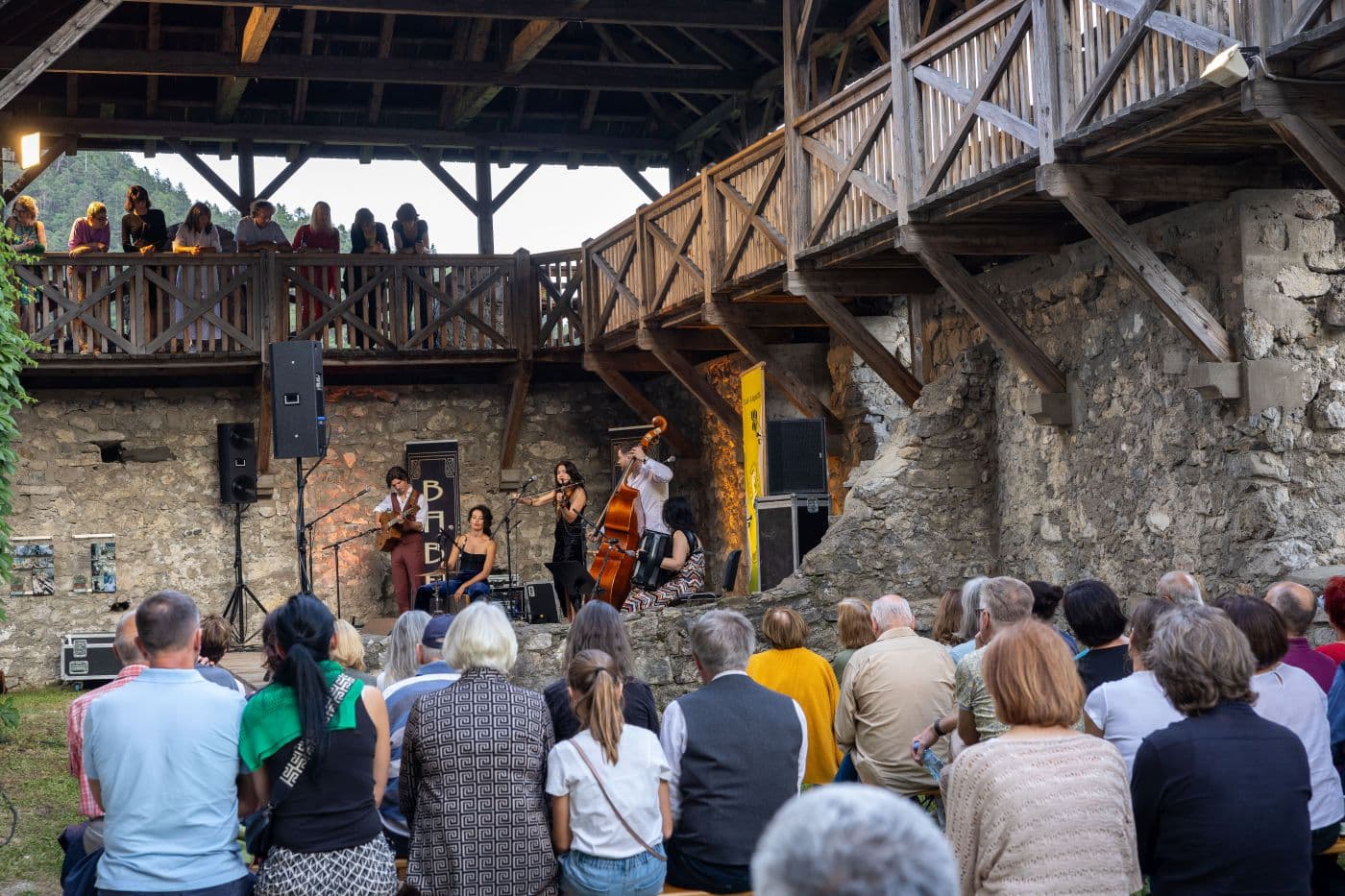 Bild eines Kozertes in der Ruine Oberdrauburg