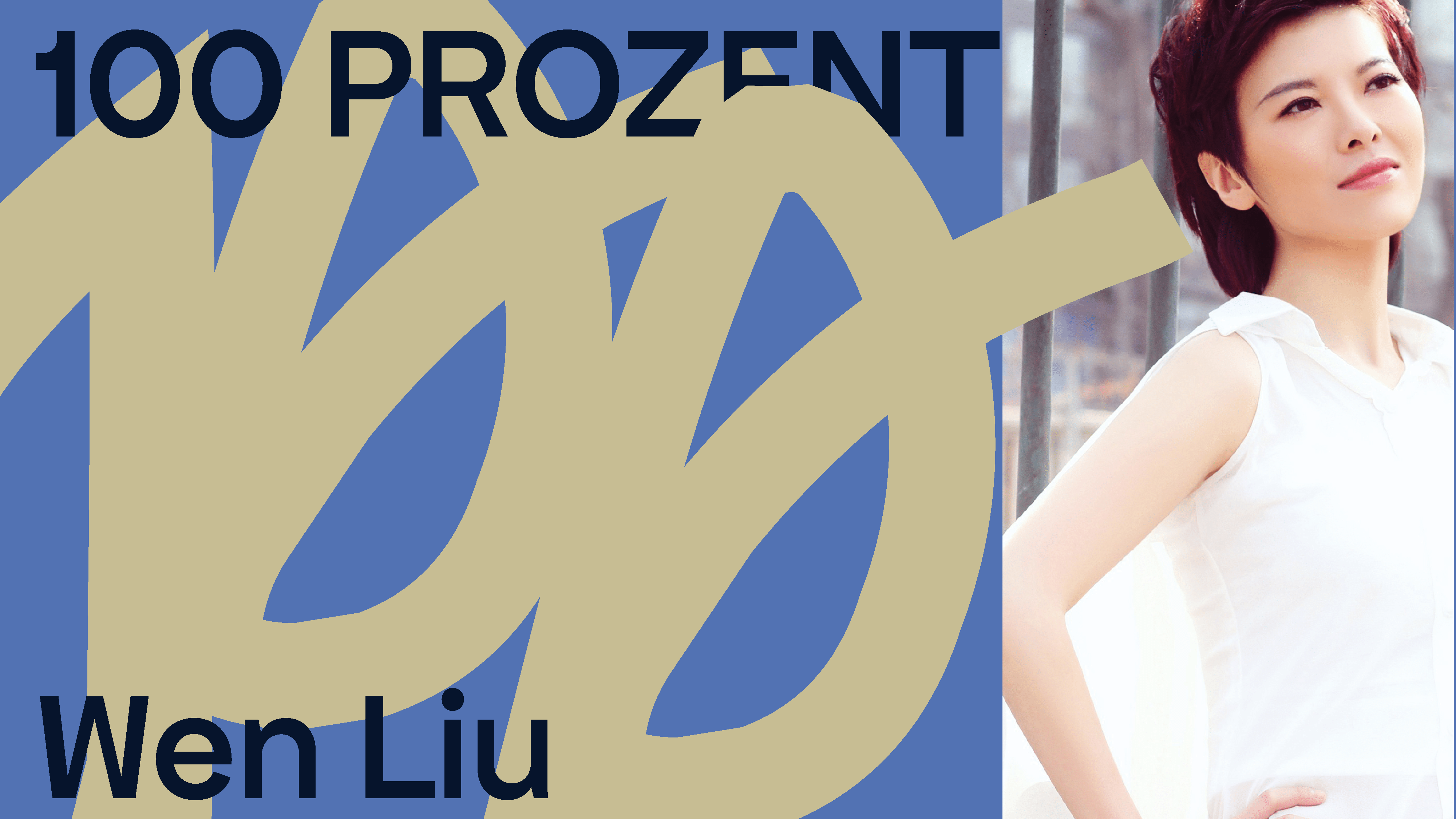 Dunkelblauer Text "100 Prozent Wen Liu" auf hellblauen Hintergrund mit hellgelben Logo von 100 Prozent. Rechts ist ein Bild der Künstlerin Wen Liu.