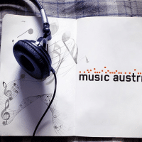 Bild mica kopfhoerer