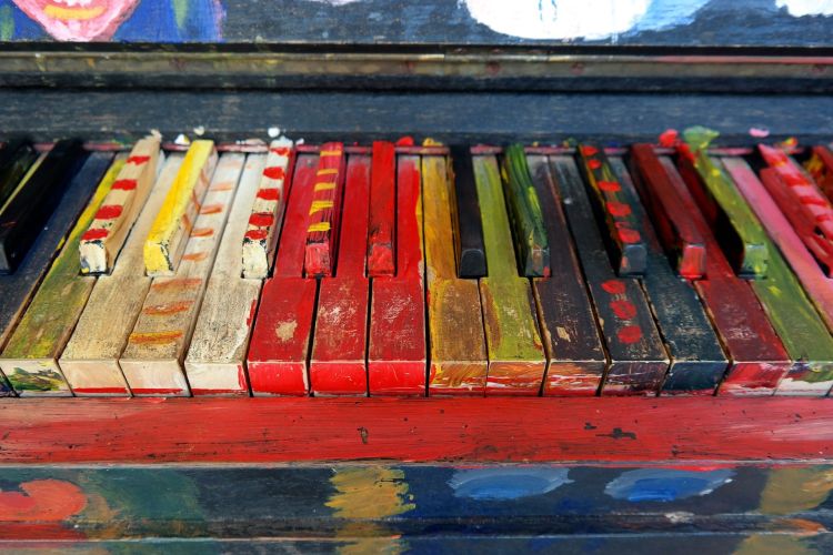 Bild buntes Piano